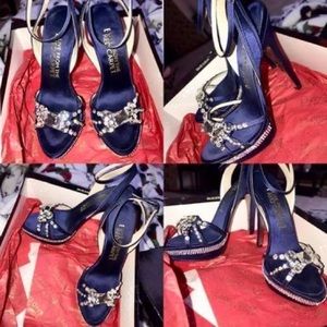 Size 6 1/2 navy blue stiletto heels worn once